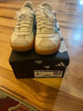 Girls Adidas White Sneakers with Teal Stripes and Gum Sole size 4